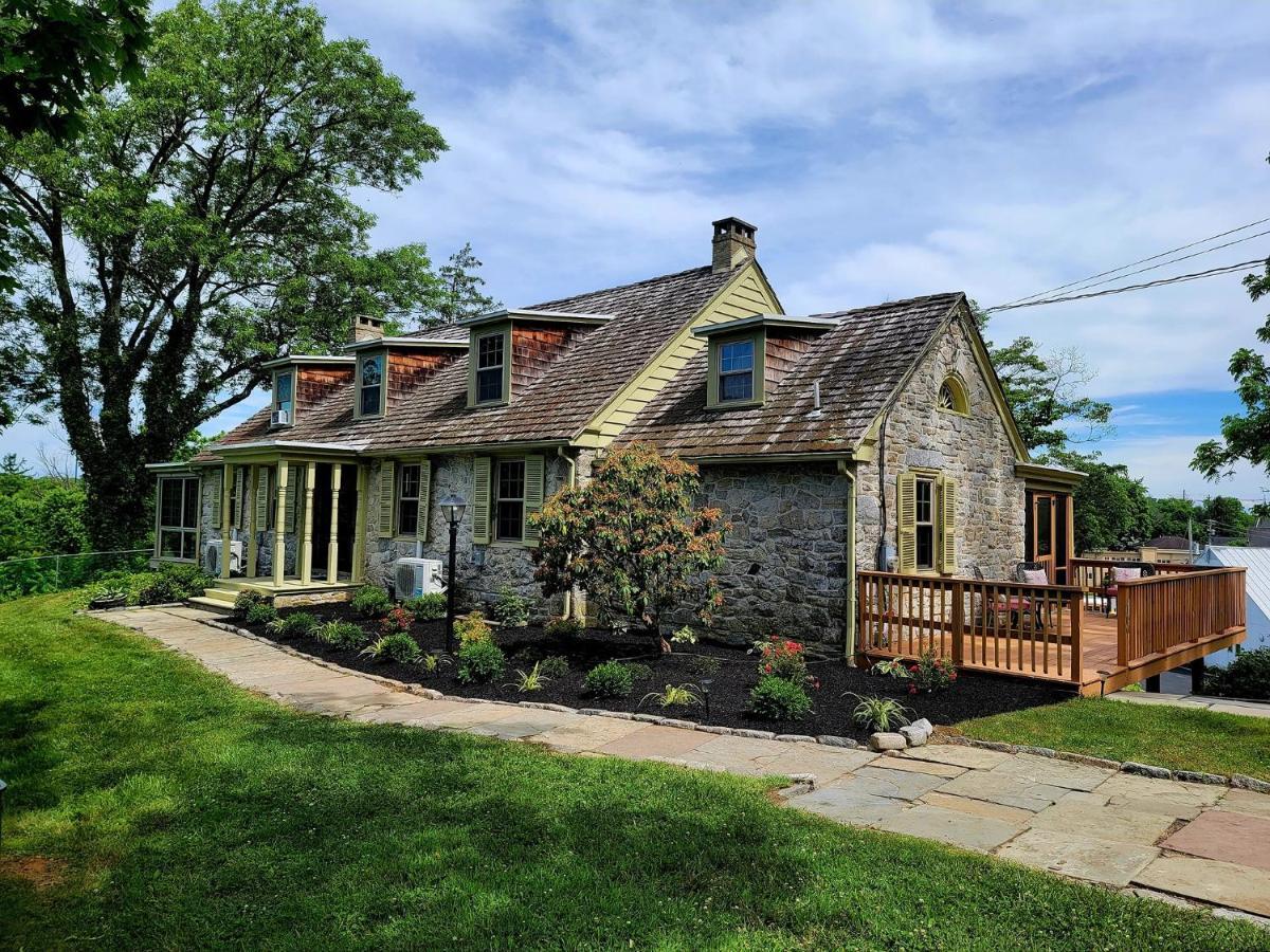 Downingtown Manor - 1900S Farmhouse With Creek Views Luaran gambar