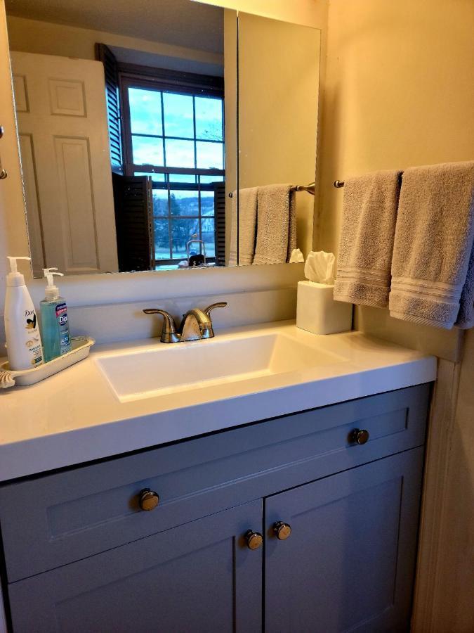 Downingtown Manor - 1900S Farmhouse With Creek Views Luaran gambar